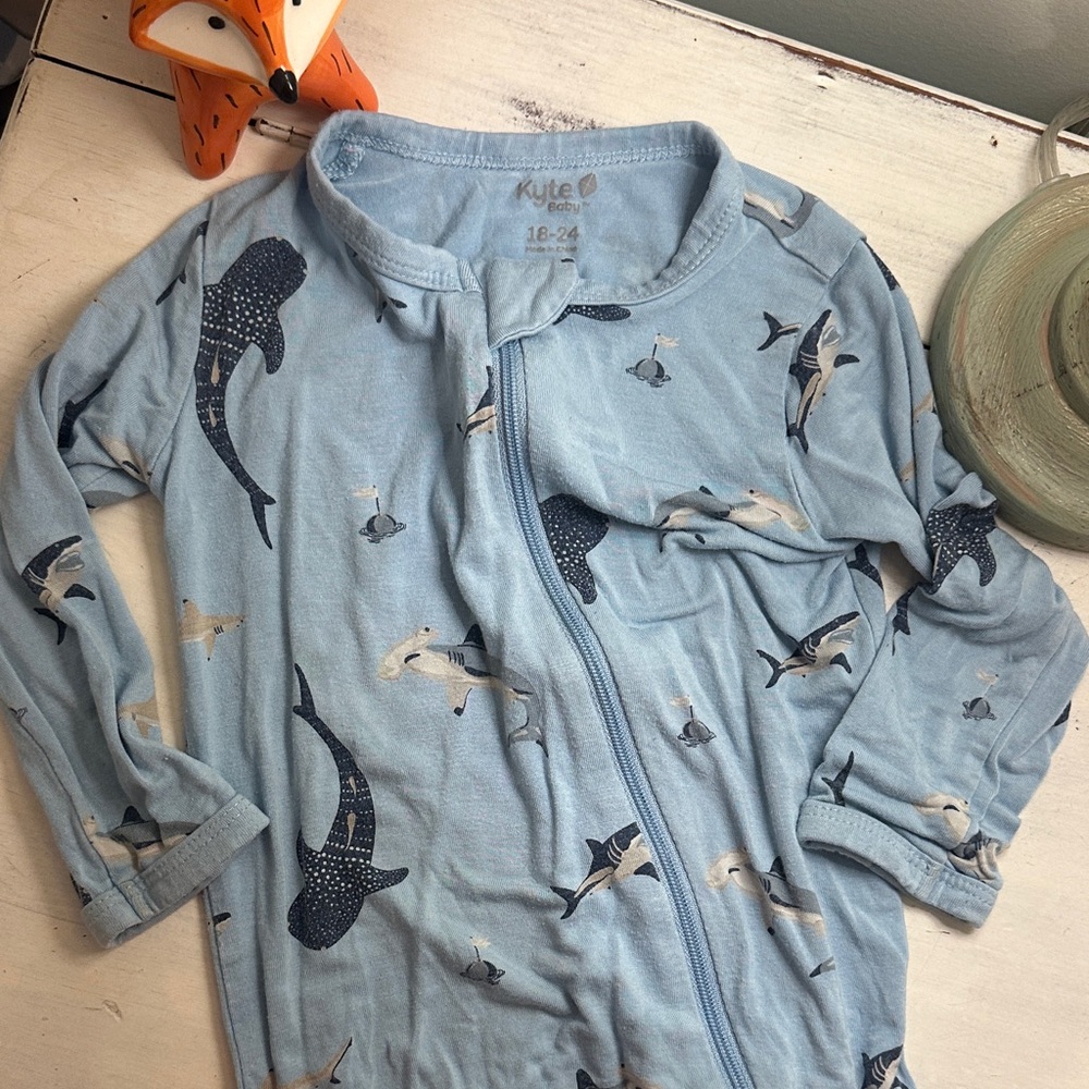 KYTE  Shark romper